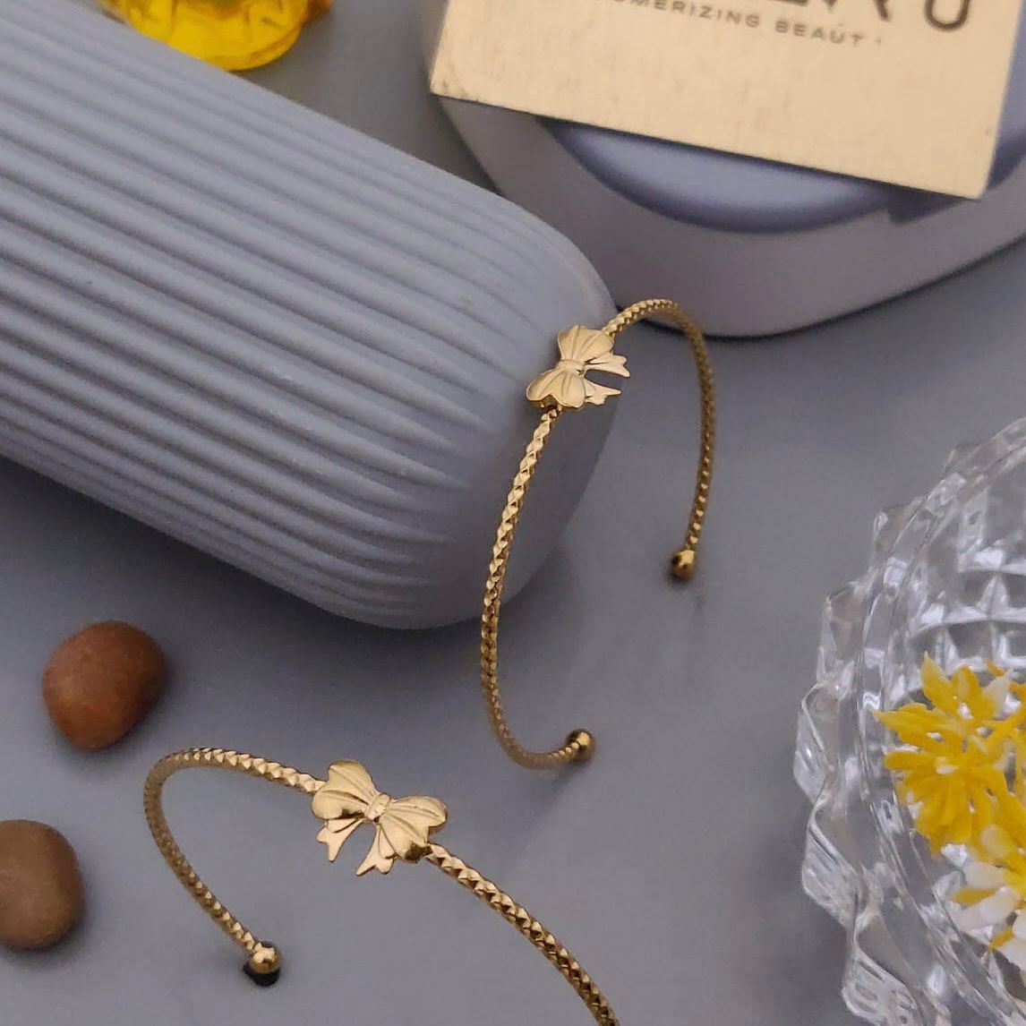 amti tarnish golden ribbon design bracelet