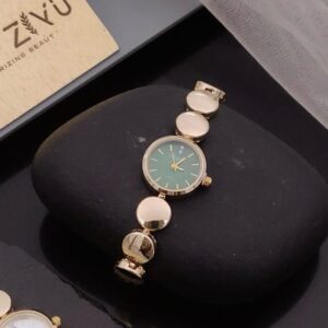 Circle shaped anti tarnish analog watch