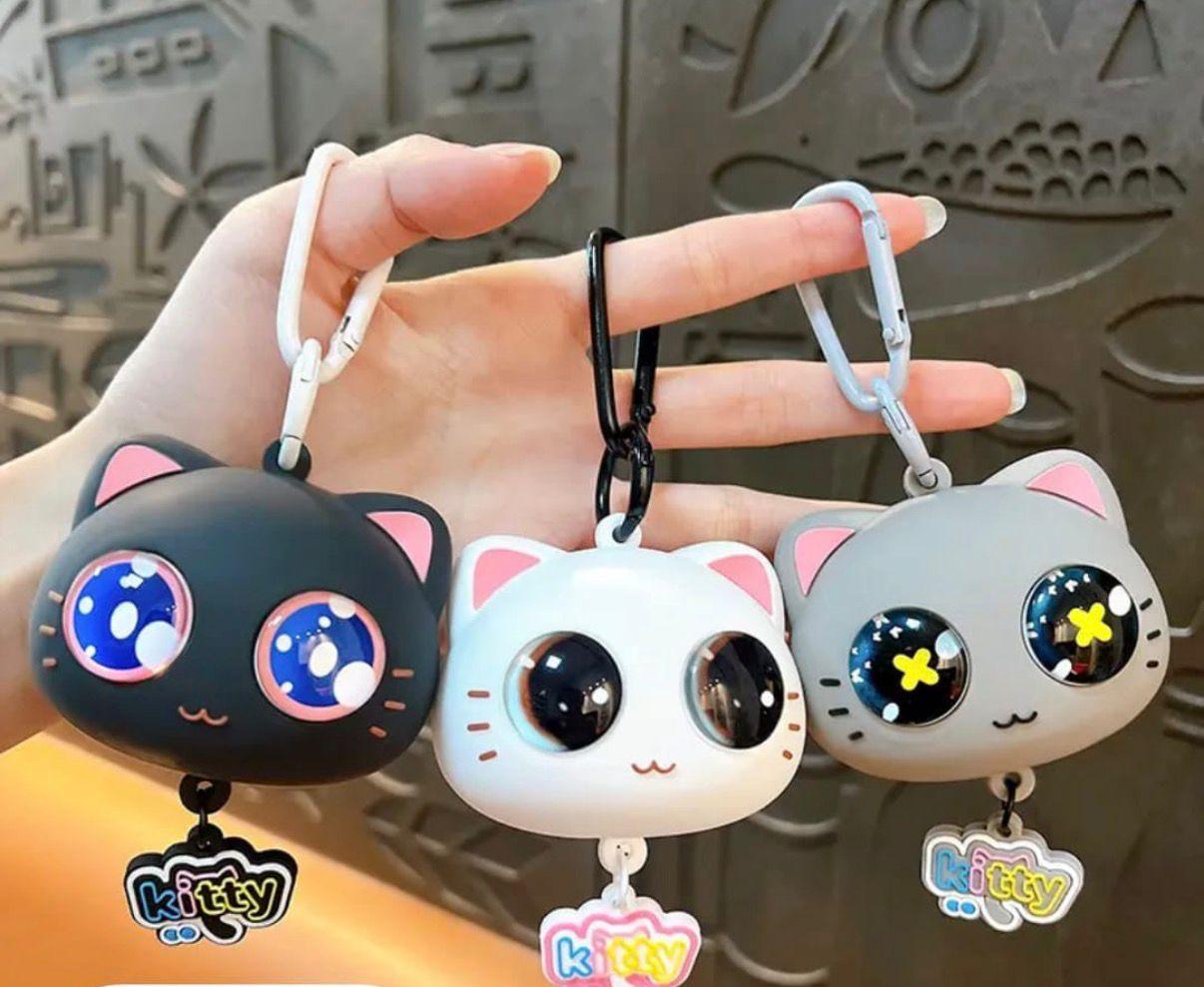 Eye Pop Up Cat Charm